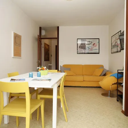 Laguna Apartment *